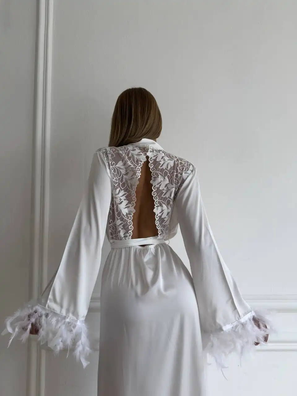Odette Beyaz Tüy Detaylı Premium Sabahlık
